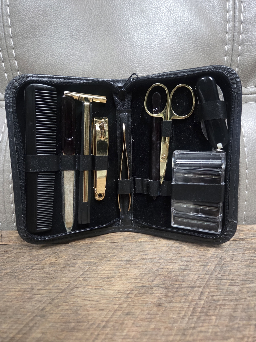 Men's Grooming Kit Travel Set in Black and Gold